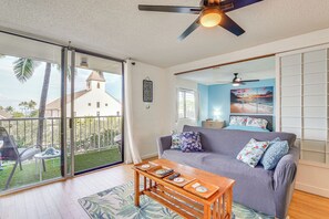 Living Room | Full Sleeper Sofa | Free WiFi | Single-Story Unit