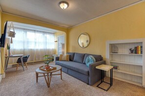 #StayinMyDistrict Downtown Coos Bay! Historical Heritage House Apartments. #BookDirect #StayinMyDistrict #HeritageHouseCoosBay