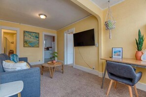 #StayinMyDistrict Downtown Coos Bay! Historical Heritage House Apartments. #BookDirect #StayinMyDistrict #HeritageHouseCoosBay