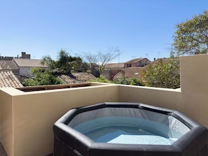 Private spa tub