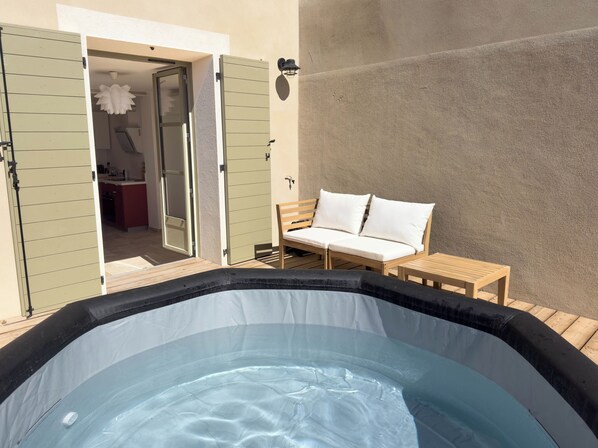 Private spa tub