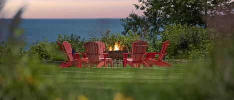 Enjoy our fire pit overlooking Lake Michigan. You can hear the seagulls and waves crashing while feeling the warmth of the fire. Incredible experience.