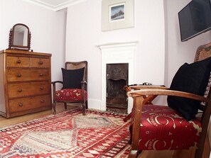 DOUBLE-DELUXE-ENSUITE WITH BATH