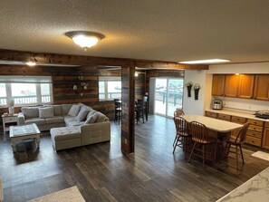 Kitchen/Living Area (2)