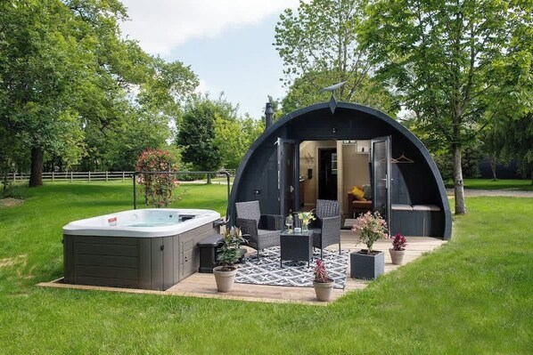 Welcome to Foxes Den, our luxury glamping pod, built this year. 