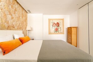 Breathtaking Ibiza Apartment | Apartment Nacht | 1 Bedroom Suite | Private Terrace | Shared Pool | Cala Vadella