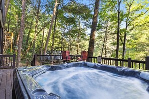 Nothing beats unwinding in a hot tub with a view! 