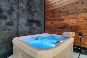 Indoor spa tub