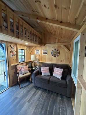 Livingroom with Single Sofabed