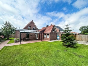 House, Roof, Home, Residential Area, Cottage, Estate, Lawn, Driveway, Garden, Farmhouse