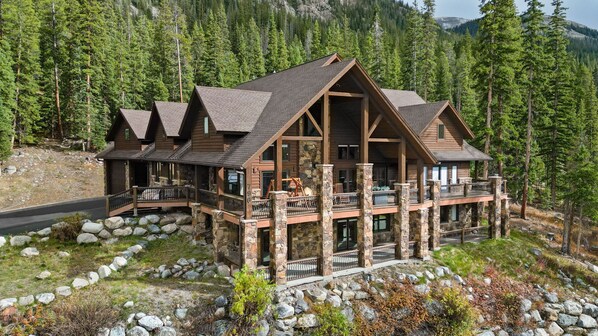 This luxurious 6,500 sq ft home with 7 bedrooms & 6 bathrooms backs up to the national forest & boasts incredible views of Mt. Quandary.