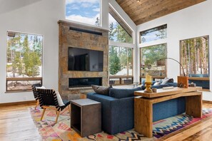This luxurious 5-bedroom home is built for comfort and entertaining with three levels of living space for your group to spread out and enjoy.