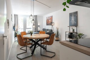 Enjoy an open space dining and living area designed for comfort and style, perfect for family gatherings or relaxing after a day of exploring. 