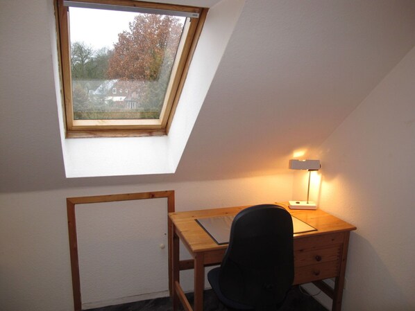 Furniture, Property, Table, Building, Wood, Window, Interior Design, Lighting, Cabinetry