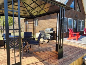 Barbeque on the deck, pergola with dining table and 4 chairs.