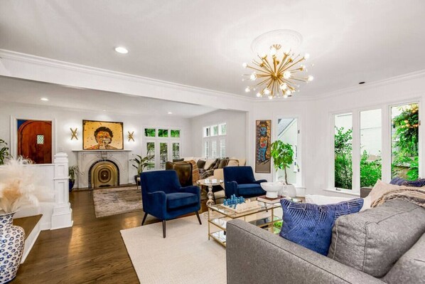 Living Room: Vibrant artwork and chic furnishings create an inviting space for gathering and relaxation.