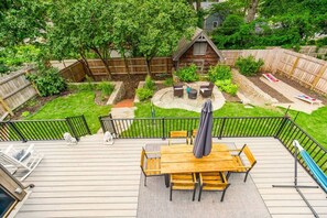 Outdoor Oasis: Enjoy grilling and al fresco dining with backyard views and games for endless fun!