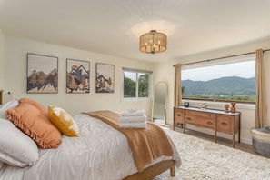 Master Bed Mountain View