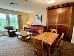 Living room with sleeping for 4