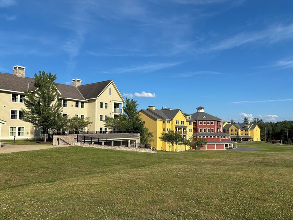 Adams House is located next to the Main JG Inn and slopeside at Okemo Mt. 
