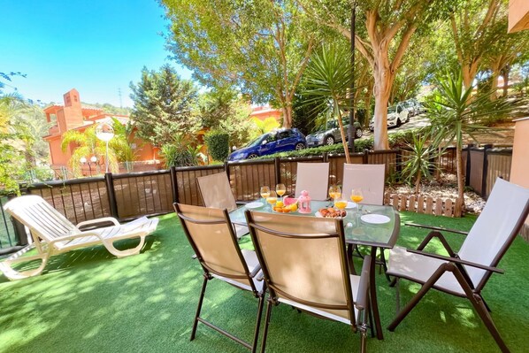 Outdoor dining