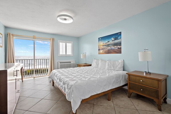 A northern unit is located on the 3rd (top) floor overlooking the Atlantic Ocean.