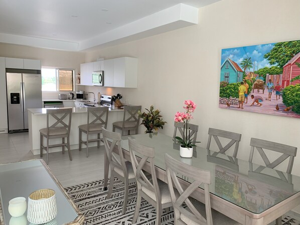 Fully-equipped kitchen, gracious island style dining