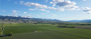 Beautiful location minutes from town
