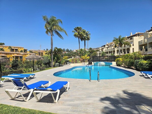 Swimming pool