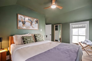 2nd Bedroom (Queen Bed)