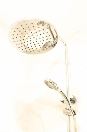 Dusche mit Handbrause