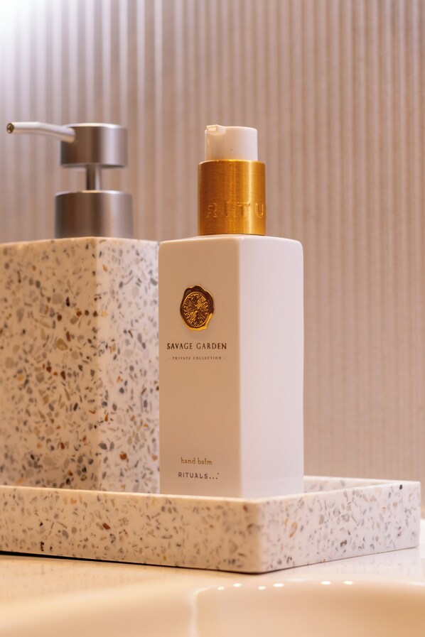 Bathroom amenities