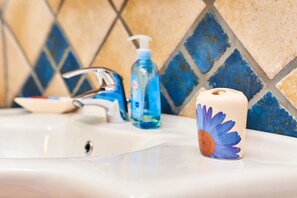Badezimmerausstattung