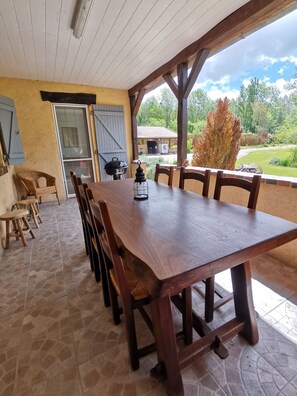 Outdoor dining