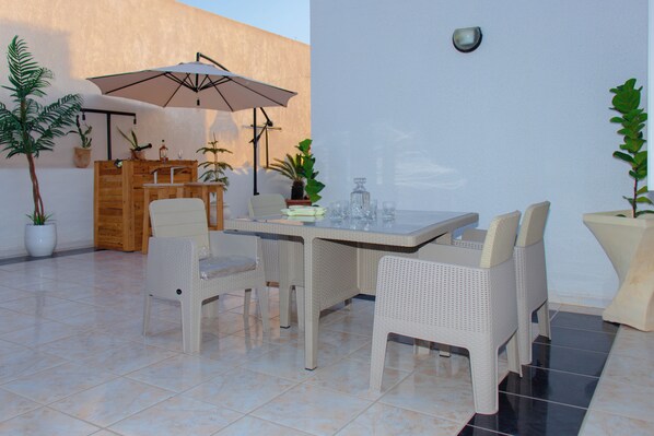 Outdoor dining
