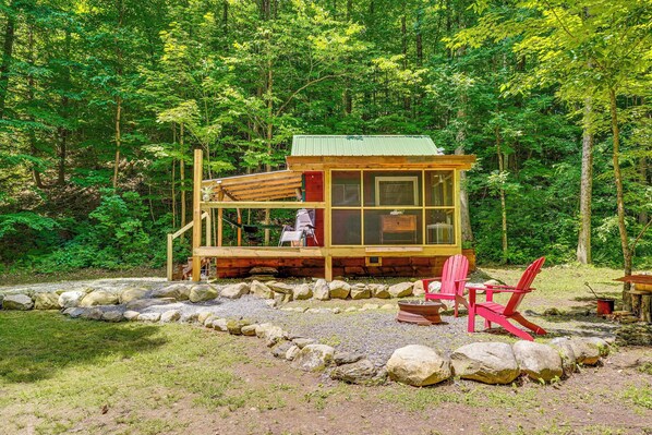 Brandon Vacation Rental | Studio | 1BA | 400 Sq Ft | Stairs Required to Enter