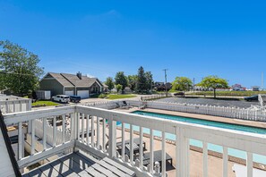 Balcony 2 - Pool View