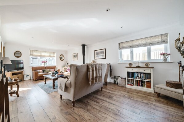 Living Room / Lounge