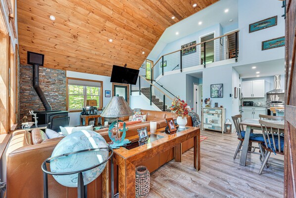 Killington Vacation Rental | 3BR | 2.5BA | 2 Steps to Enter | 1,500 Sq Ft
