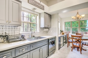 Dining Area | Kitchen