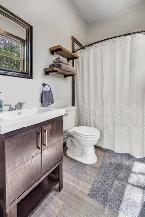 Your bathroom for your stay!
