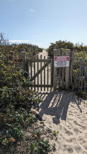 Private access to the beach