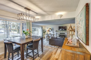 Dining Table | Dishware & Flatware