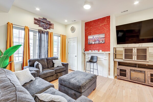 Pittsburgh Vacation Rental | 4BR | 2.5BA | 4 Steps to Enter | 2,300 Sq Ft