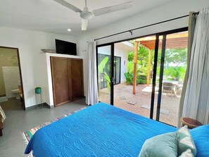 Villa Luna · Lush Jungle Villa near the Beach (2007)