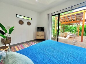 Villa Luna · Lush Jungle Villa near the Beach (2006)