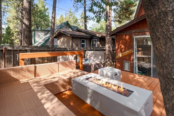 Fire Pit & Hot Tub