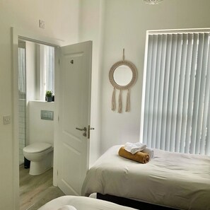 Master ensuite bedroom with super king or twin beds