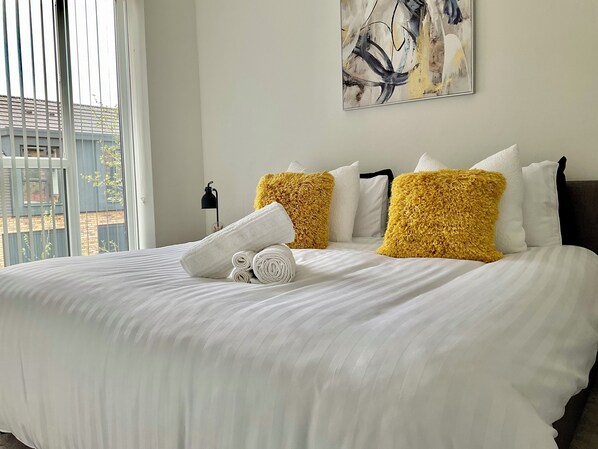 Master ensuite bedroom with super king or twin beds