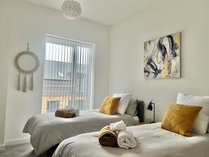 Master ensuite bedroom with super king or twin beds